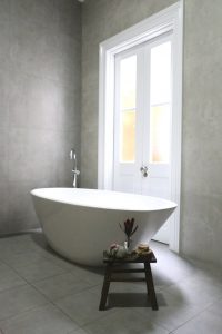 Freestanding bath tub